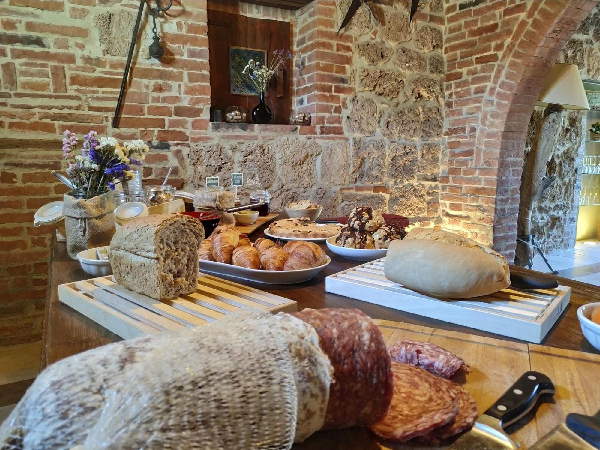 פיינצה Agriturismo Le Sorbelle D'Orcia Con Piscina מראה חיצוני תמונה
