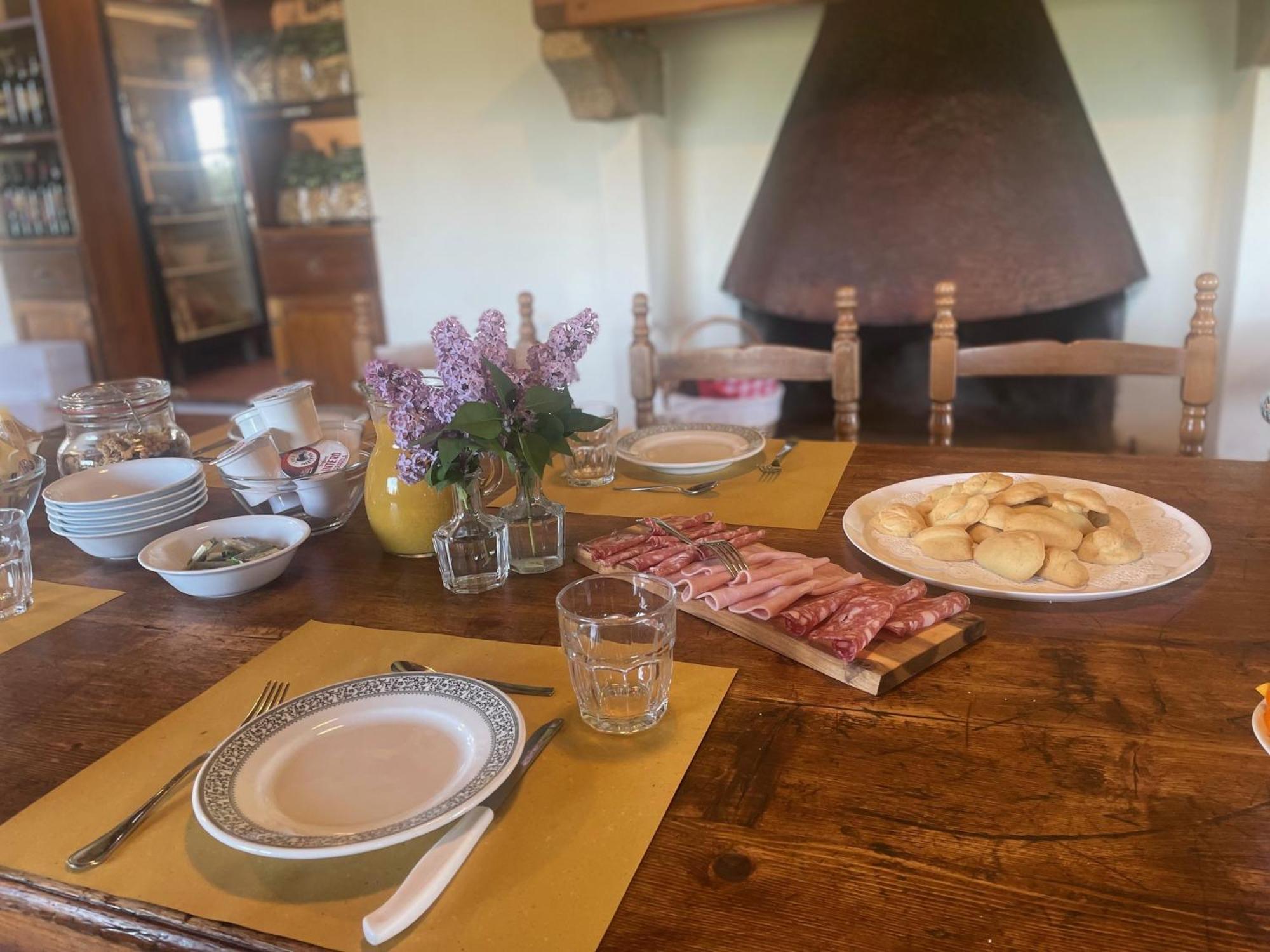 פיינצה Agriturismo Le Sorbelle D'Orcia Con Piscina מראה חיצוני תמונה