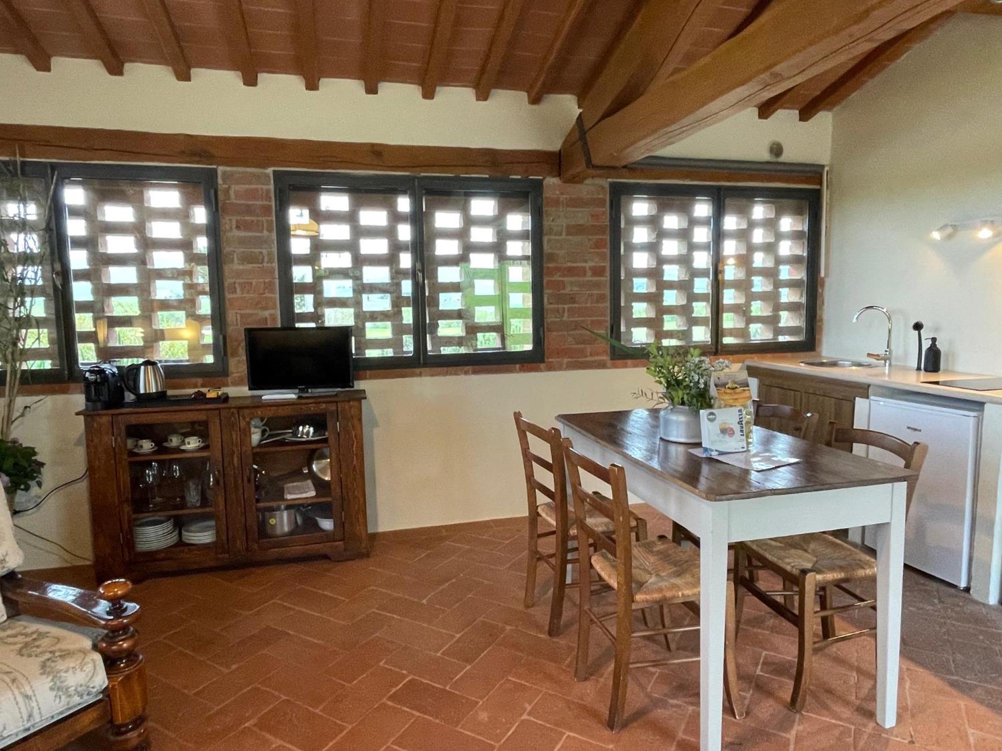 פיינצה Agriturismo Le Sorbelle D'Orcia Con Piscina מראה חיצוני תמונה